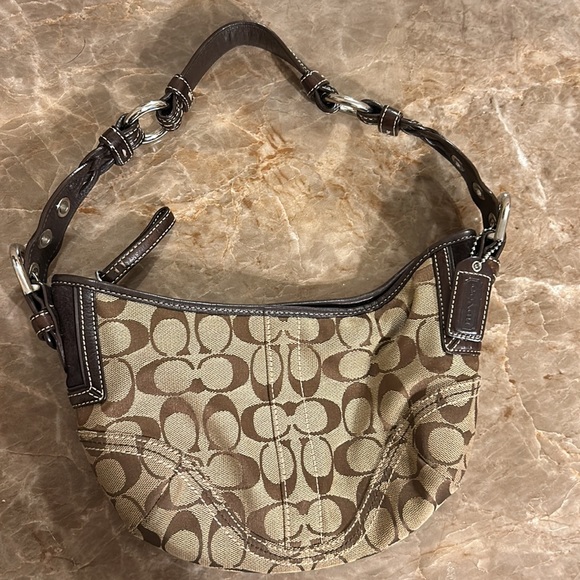 Coach Black Signature Mini Shoulder Bag K05k-6266
New with no box or bag - Picture 3 of 5